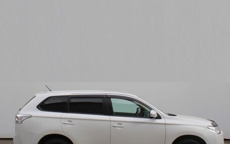 Mitsubishi Outlander III рестайлинг 3, 2013 год, 1 239 000 рублей, 4 фотография