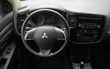 Mitsubishi Outlander III рестайлинг 3, 2013 год, 1 239 000 рублей, 10 фотография