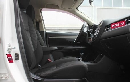 Mitsubishi Outlander III рестайлинг 3, 2013 год, 1 239 000 рублей, 12 фотография