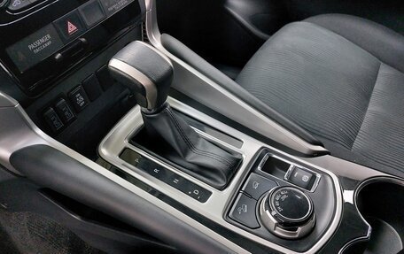 Mitsubishi Pajero Sport III рестайлинг, 2018 год, 3 199 000 рублей, 15 фотография