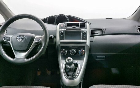 Toyota Verso I, 2013 год, 1 099 000 рублей, 12 фотография