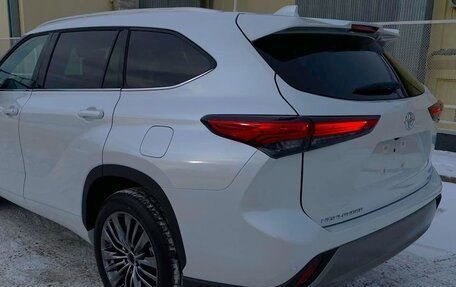 Toyota Highlander, 2025 год, 5 600 000 рублей, 2 фотография