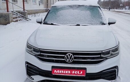 Volkswagen Tiguan II, 2021 год, 3 650 000 рублей, 1 фотография