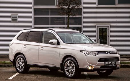 Mitsubishi Outlander III рестайлинг 3, 2013 год, 1 295 000 рублей, 3 фотография