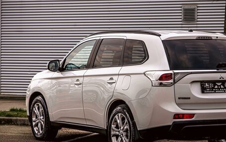 Mitsubishi Outlander III рестайлинг 3, 2013 год, 1 295 000 рублей, 9 фотография