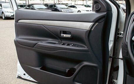 Mitsubishi Outlander III рестайлинг 3, 2013 год, 1 295 000 рублей, 12 фотография