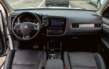 Mitsubishi Outlander III рестайлинг 3, 2013 год, 1 295 000 рублей, 15 фотография