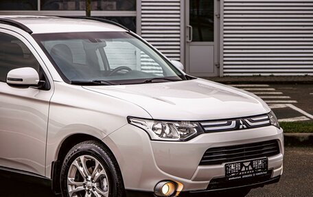 Mitsubishi Outlander III рестайлинг 3, 2013 год, 1 295 000 рублей, 8 фотография