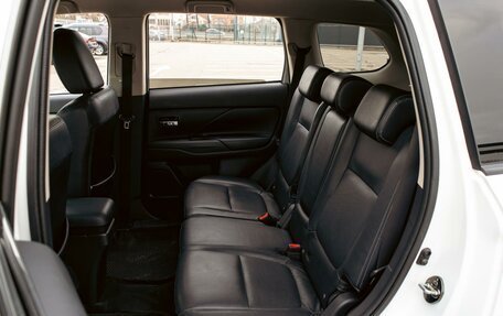 Mitsubishi Outlander III рестайлинг 3, 2013 год, 1 295 000 рублей, 16 фотография