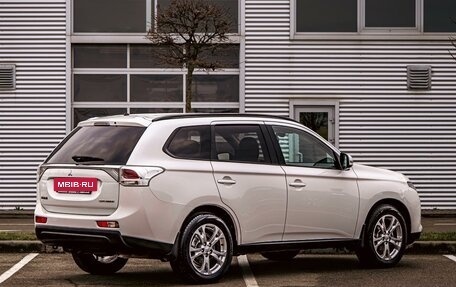 Mitsubishi Outlander III рестайлинг 3, 2013 год, 1 295 000 рублей, 6 фотография