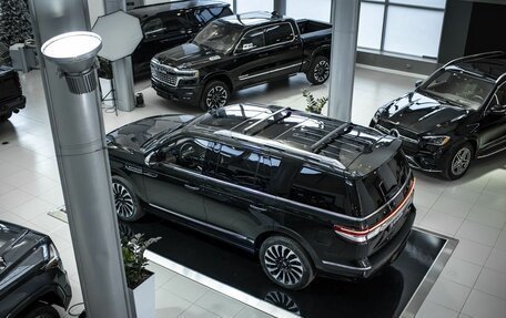 Lincoln Navigator, 2023 год, 13 499 999 рублей, 9 фотография