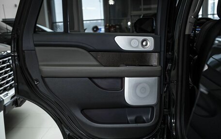 Lincoln Navigator, 2023 год, 13 499 999 рублей, 18 фотография