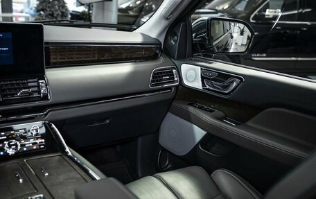 Lincoln Navigator, 2023 год, 13 499 999 рублей, 37 фотография