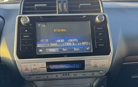 Toyota Land Cruiser Prado 150 рестайлинг 2, 2018 год, 6 100 000 рублей, 10 фотография