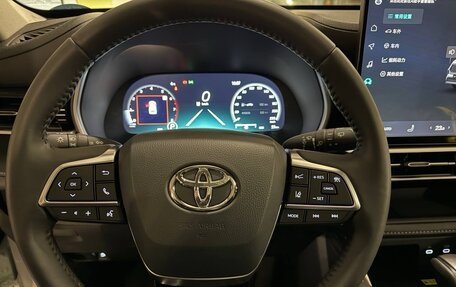 Toyota Highlander, 2025 год, 5 450 000 рублей, 8 фотография