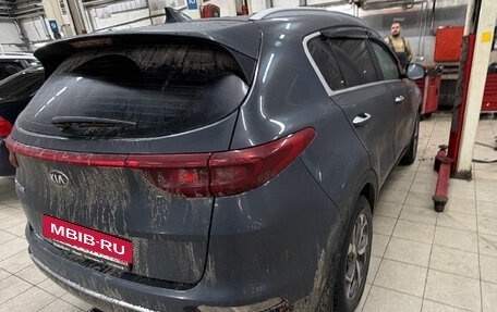 KIA Sportage IV рестайлинг, 2018 год, 1 799 000 рублей, 3 фотография