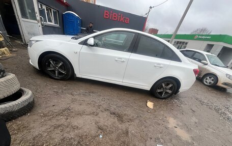 Chevrolet Cruze II, 2010 год, 650 000 рублей, 5 фотография