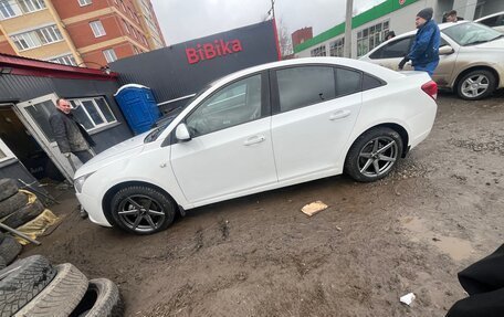 Chevrolet Cruze II, 2010 год, 650 000 рублей, 3 фотография