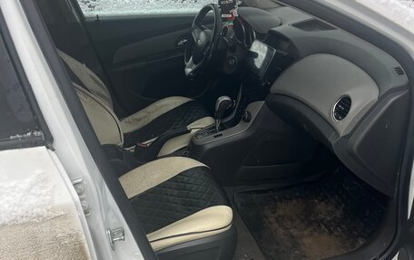 Chevrolet Cruze II, 2010 год, 650 000 рублей, 7 фотография