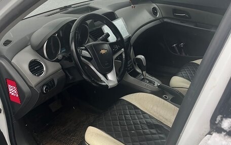 Chevrolet Cruze II, 2010 год, 650 000 рублей, 6 фотография