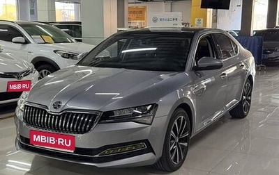 Skoda Superb III рестайлинг, 2022 год, 2 400 000 рублей, 1 фотография