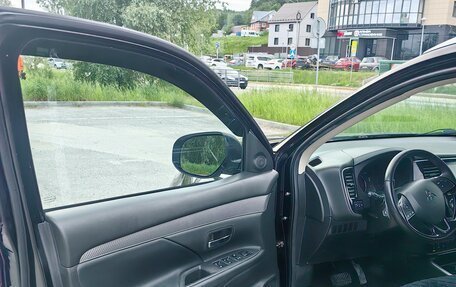 Mitsubishi Outlander III рестайлинг 3, 2020 год, 2 700 000 рублей, 6 фотография