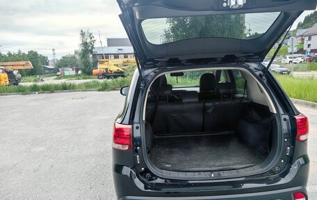 Mitsubishi Outlander III рестайлинг 3, 2020 год, 2 700 000 рублей, 10 фотография