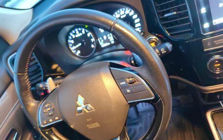 Mitsubishi Outlander III рестайлинг 3, 2020 год, 2 700 000 рублей, 14 фотография