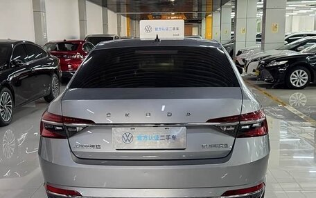 Skoda Superb III рестайлинг, 2022 год, 2 400 000 рублей, 5 фотография