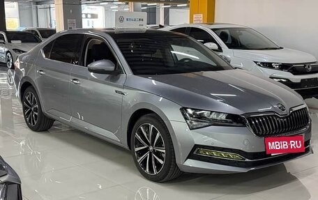 Skoda Superb III рестайлинг, 2022 год, 2 400 000 рублей, 3 фотография