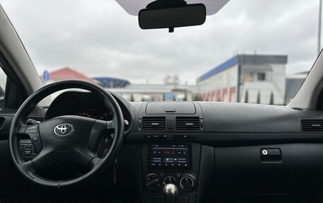 Toyota Avensis III рестайлинг, 2006 год, 575 000 рублей, 10 фотография