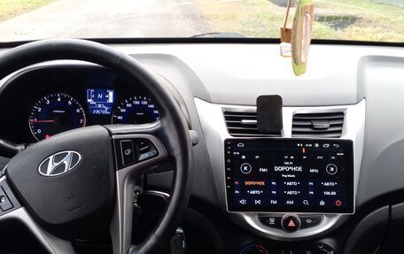 Hyundai Solaris II рестайлинг, 2015 год, 935 000 рублей, 6 фотография