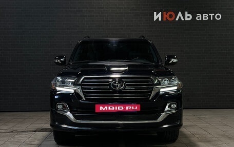 Toyota Land Cruiser 200, 2017 год, 6 340 000 рублей, 3 фотография