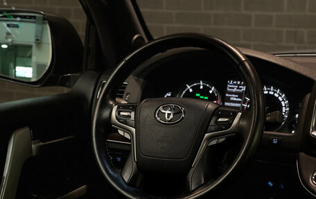 Toyota Land Cruiser 200, 2017 год, 6 340 000 рублей, 20 фотография