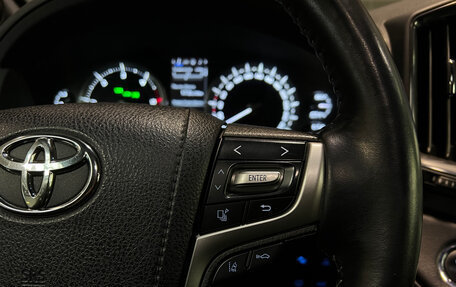 Toyota Land Cruiser 200, 2017 год, 6 340 000 рублей, 30 фотография