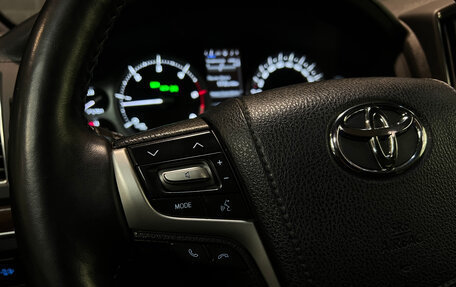 Toyota Land Cruiser 200, 2017 год, 6 340 000 рублей, 29 фотография