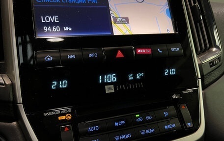 Toyota Land Cruiser 200, 2017 год, 6 340 000 рублей, 22 фотография