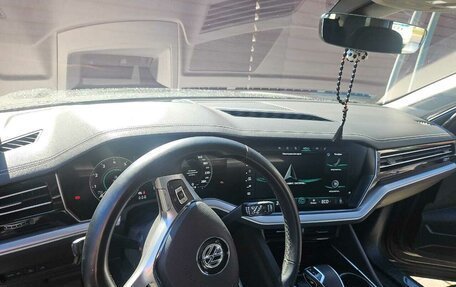 Volkswagen Touareg III, 2020 год, 6 900 000 рублей, 2 фотография