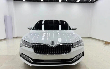 Skoda Superb III рестайлинг, 2022 год, 1 710 000 рублей, 2 фотография