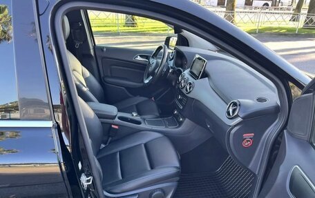 Mercedes-Benz B-Класс, 2017 год, 1 650 000 рублей, 13 фотография