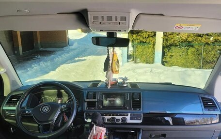 Volkswagen Multivan T6 рестайлинг, 2019 год, 3 800 000 рублей, 11 фотография