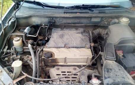 Mitsubishi Outlander III рестайлинг 3, 2004 год, 700 000 рублей, 6 фотография