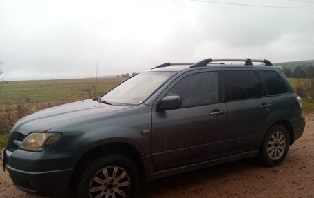 Mitsubishi Outlander III рестайлинг 3, 2004 год, 700 000 рублей, 4 фотография