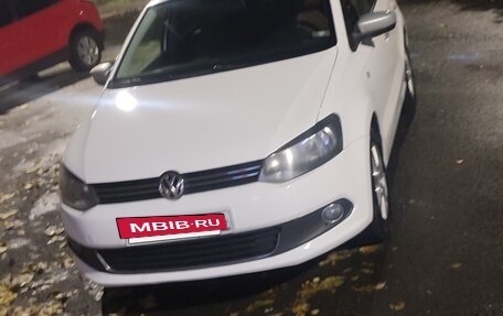 Volkswagen Polo VI (EU Market), 2014 год, 700 000 рублей, 2 фотография