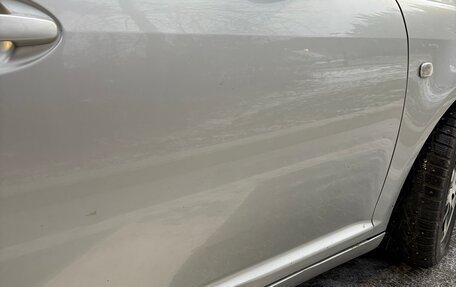 Toyota Avensis III рестайлинг, 2004 год, 719 000 рублей, 8 фотография