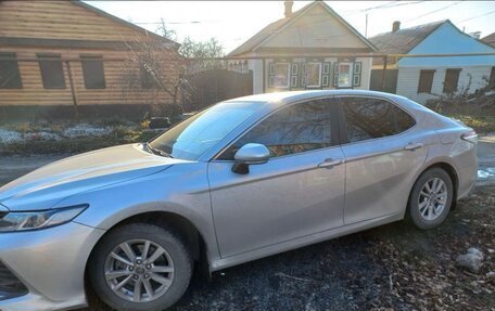 Toyota Camry, 2018 год, 2 600 000 рублей, 3 фотография