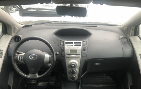 Toyota Yaris III рестайлинг, 2007 год, 585 000 рублей, 10 фотография