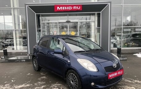 Toyota Yaris III рестайлинг, 2007 год, 585 000 рублей, 3 фотография
