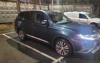 Mitsubishi Outlander III рестайлинг 3, 2018 год, 1 850 000 рублей, 1 фотография