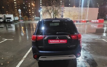 Mitsubishi Outlander III рестайлинг 3, 2018 год, 1 850 000 рублей, 11 фотография